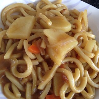 ちくわとじゃがいものカレーうどん。